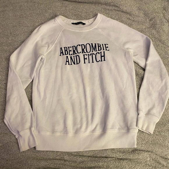 Abercrombie & Fitch Sweaters - Abercrombie and Fitch women’s sweat shirt